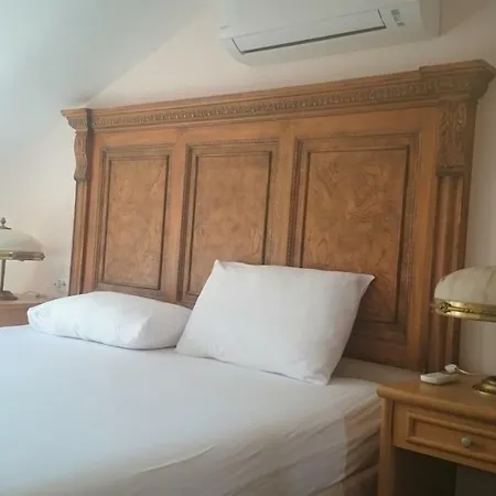 Couette-café Smyrna 3*